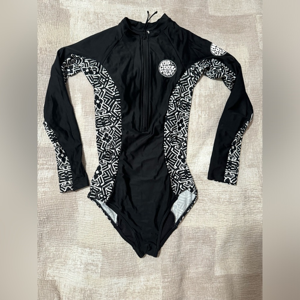 Rip curl black wet suits bodysuit, XXS 
Like new.